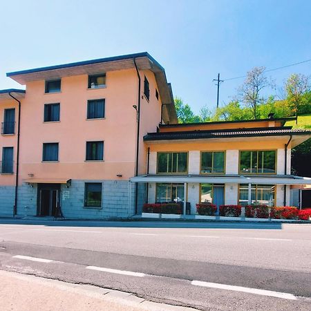 Albergo Ristorante Bigiu Sant'Omobono Imagna Esterno foto