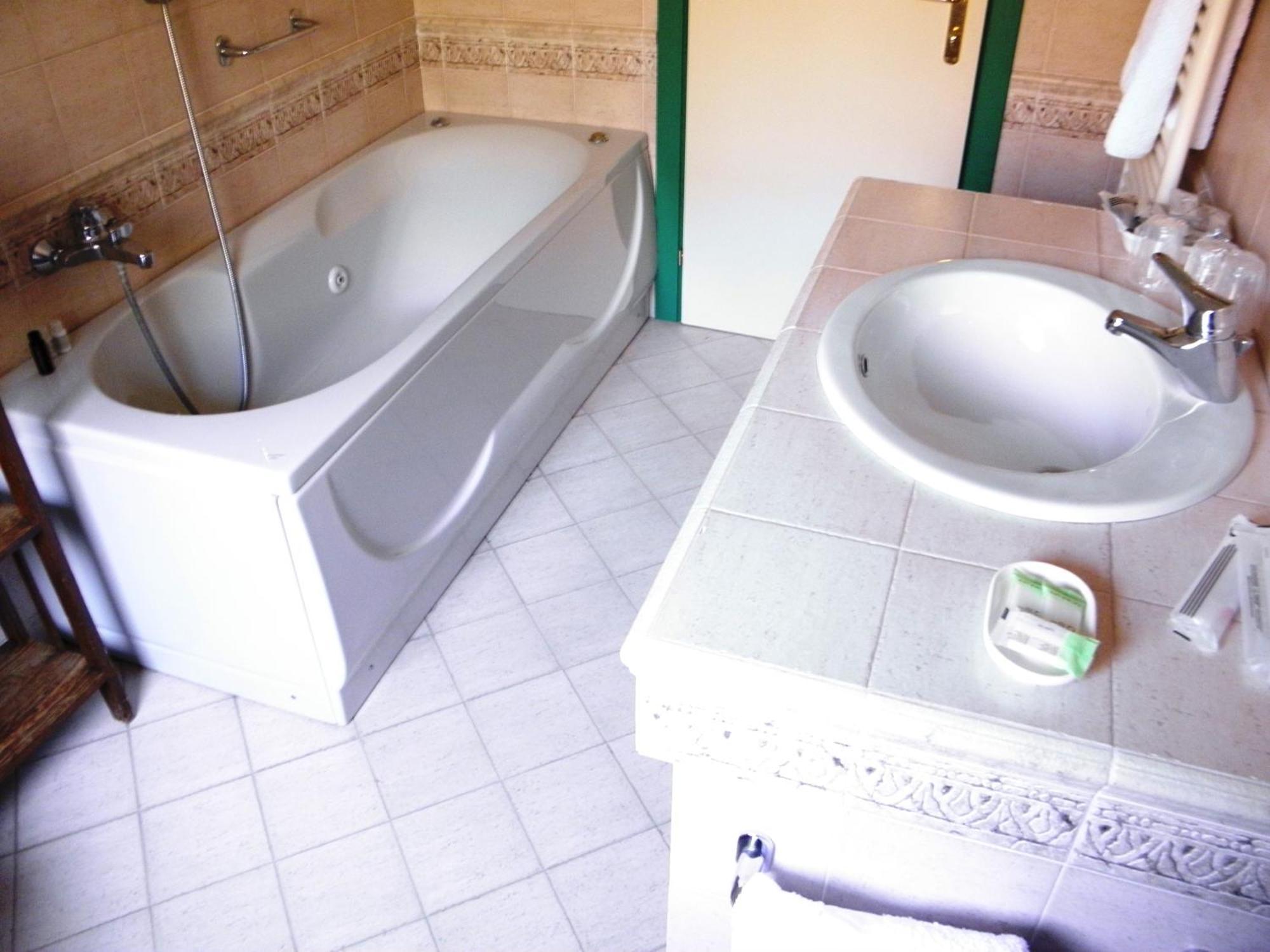 Albergo Ristorante Bigiu Sant'Omobono Imagna Esterno foto