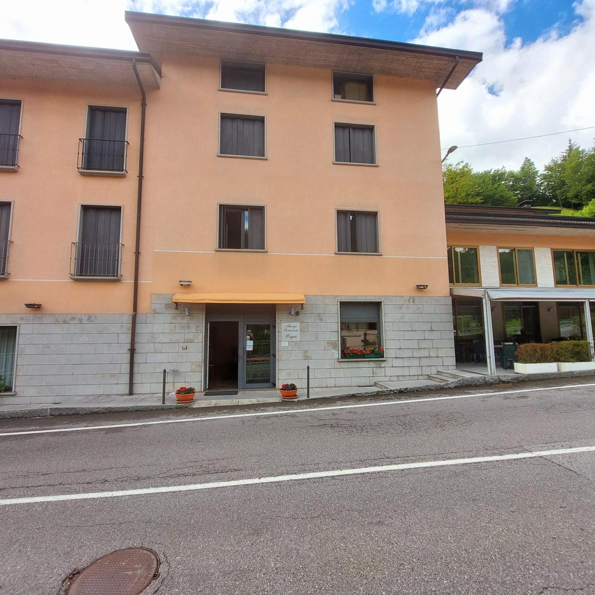 Albergo Ristorante Bigiu Sant'Omobono Imagna Esterno foto